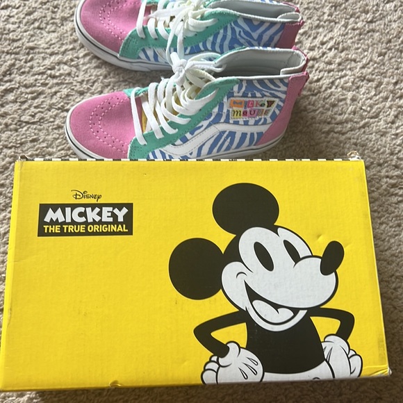 Disney Vans - Picture 5 of 5